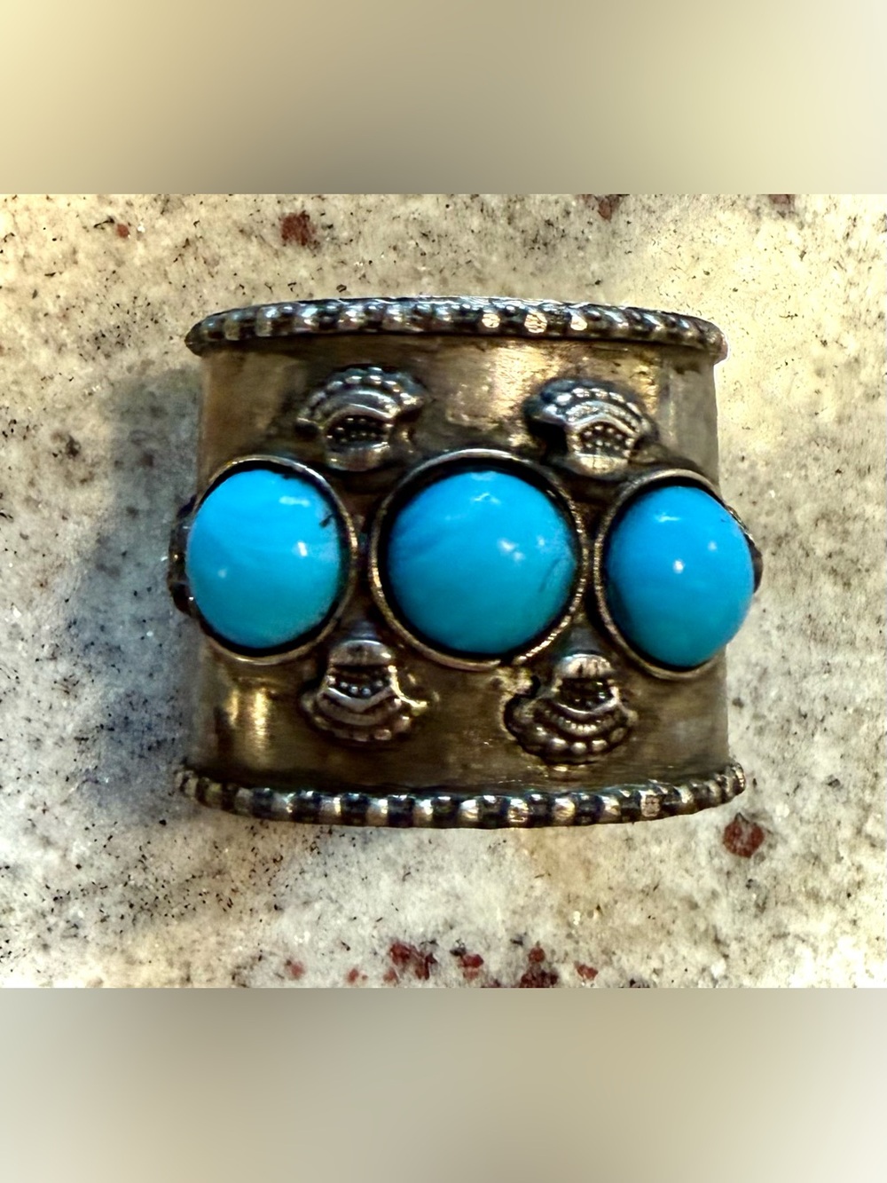 Vintage Two's Company, Western Boho Turquoise Napkin Rings (Set of 4) - Picture 5 of 5